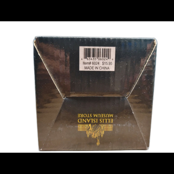 Glass Waterball Snow Globe of New York SkyLine BRAND NEW - Picture 6 of 7